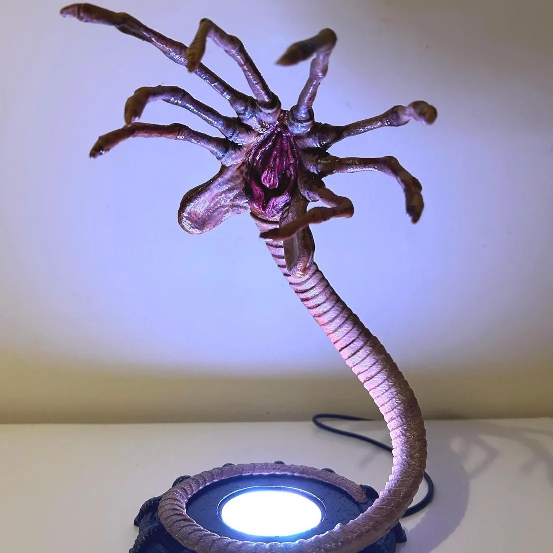 Lampu Alien Facehugger Lampu M - Home Lighting And Decor ulasan dan harga